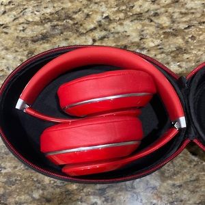 Beats by Dre: Studio Beats, Red Gloss wireless used a few times